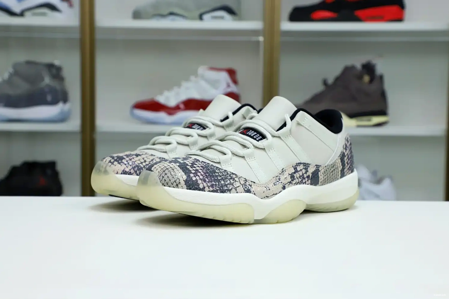 LOW AIR SNAKESKIN JORDAN LIGHT 11 Kimikick BONE 0530